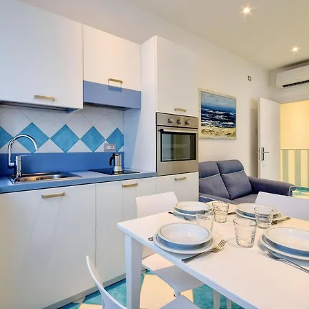 Beautiful In With Kitchen Apartment *