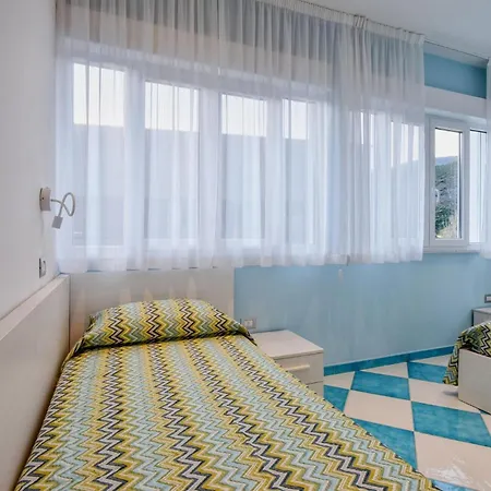 Beautiful In With Kitchen Apartment